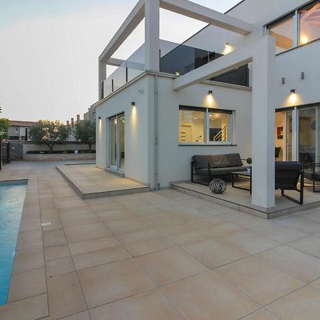 Modern Villa Nerina With Private Pool Near พูลา ภายนอก รูปภาพ