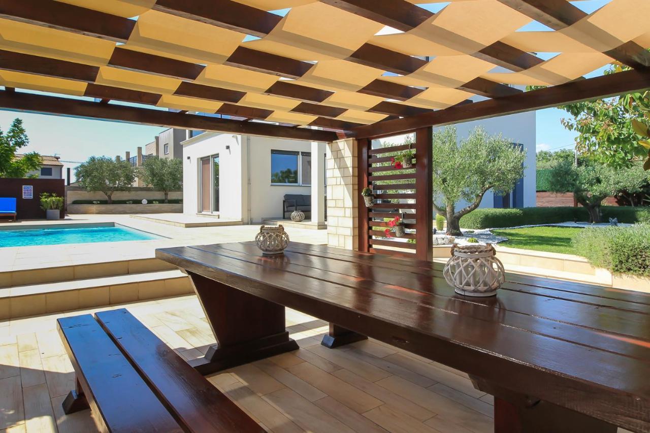 Modern Villa Nerina With Private Pool Near พูลา ภายนอก รูปภาพ