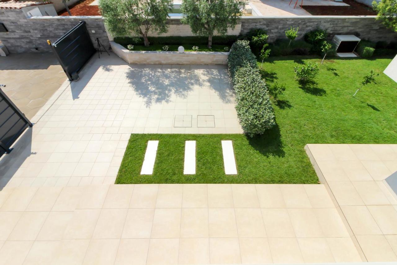 Modern Villa Nerina With Private Pool Near พูลา ภายนอก รูปภาพ