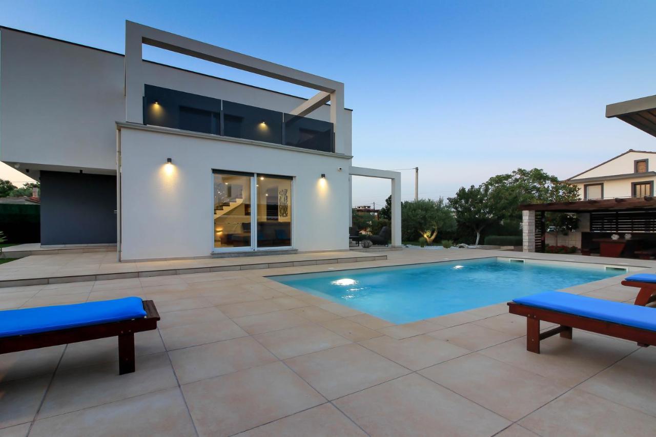 Modern Villa Nerina With Private Pool Near พูลา ภายนอก รูปภาพ