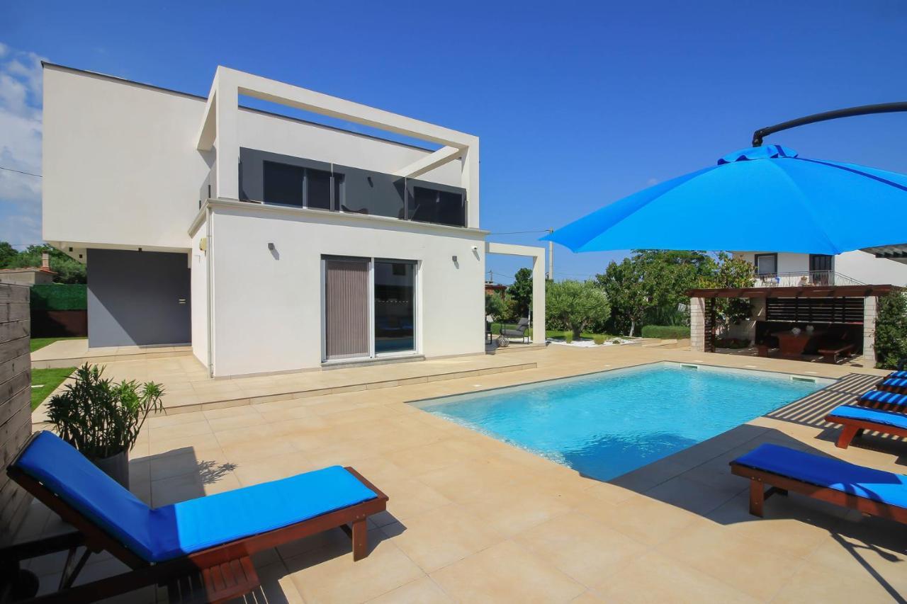 Modern Villa Nerina With Private Pool Near พูลา ภายนอก รูปภาพ