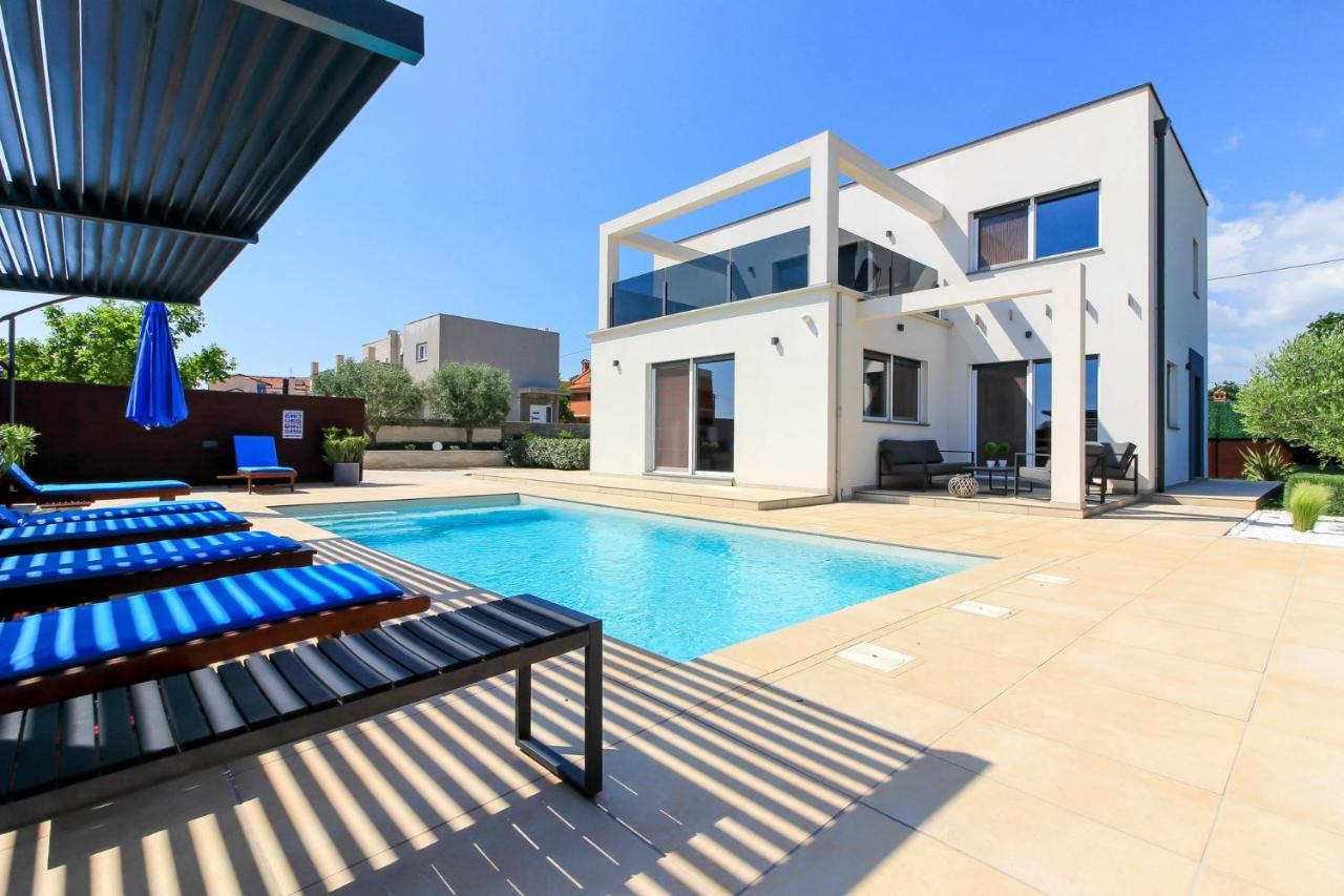 Modern Villa Nerina With Private Pool Near พูลา ภายนอก รูปภาพ