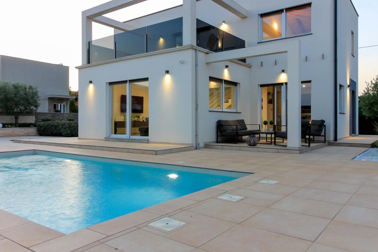 Modern Villa Nerina With Private Pool Near พูลา ภายนอก รูปภาพ