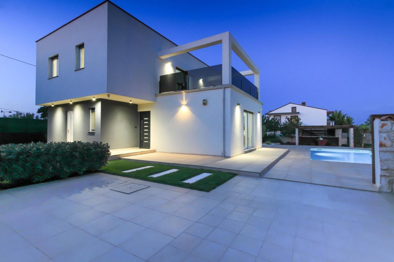 Modern Villa Nerina With Private Pool Near พูลา ภายนอก รูปภาพ