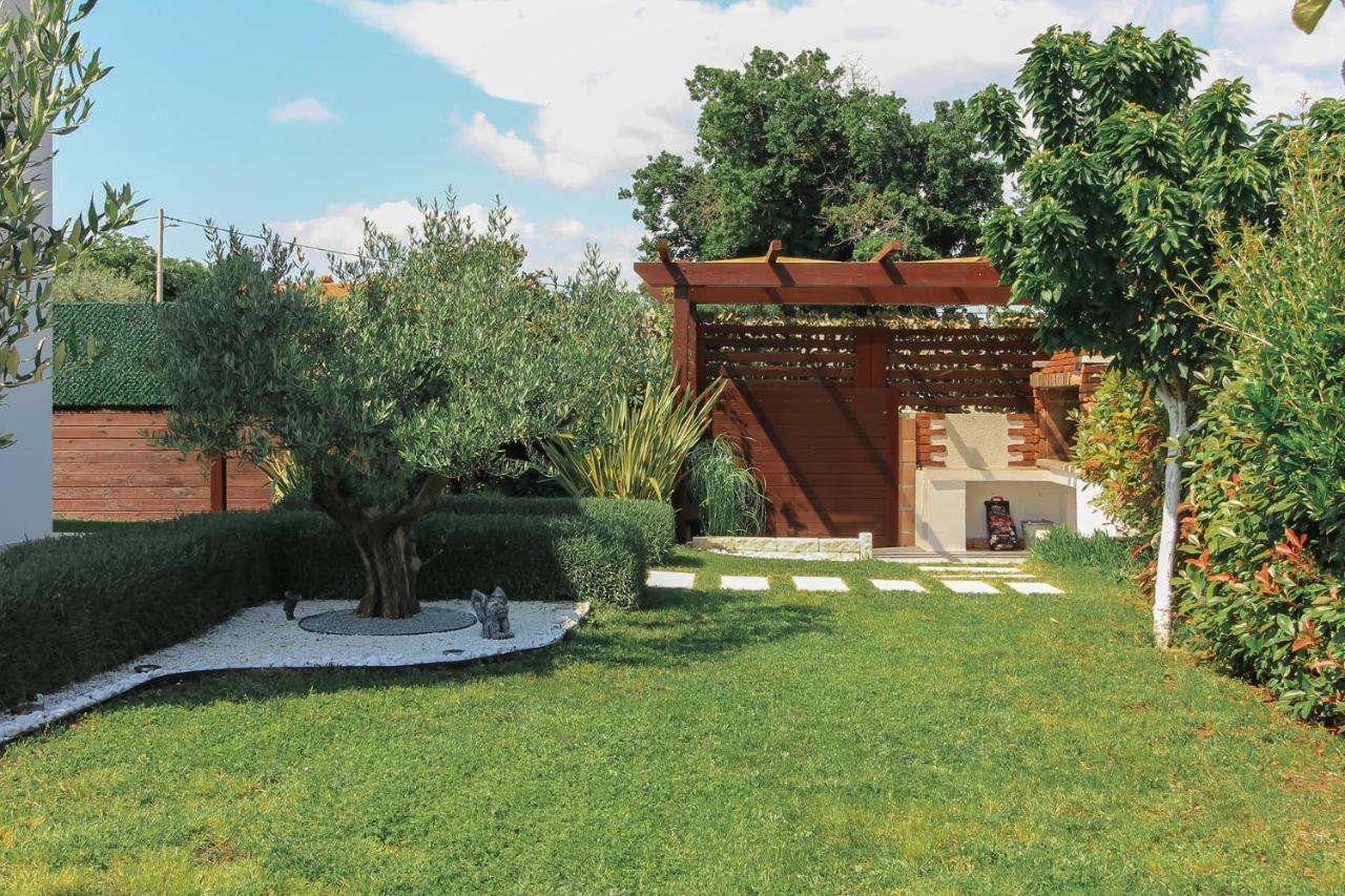 Modern Villa Nerina With Private Pool Near พูลา ภายนอก รูปภาพ