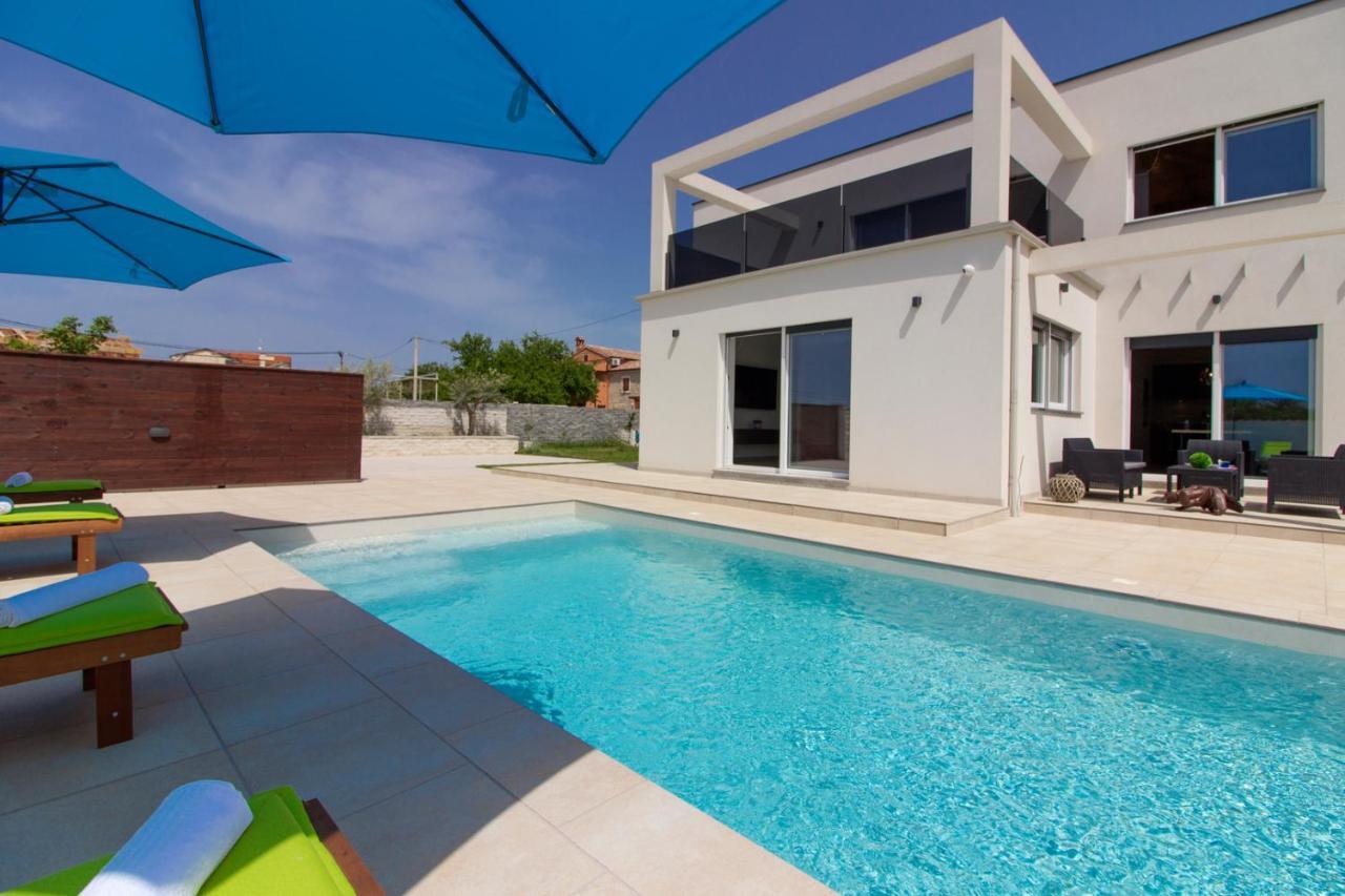 Modern Villa Nerina With Private Pool Near พูลา ภายนอก รูปภาพ