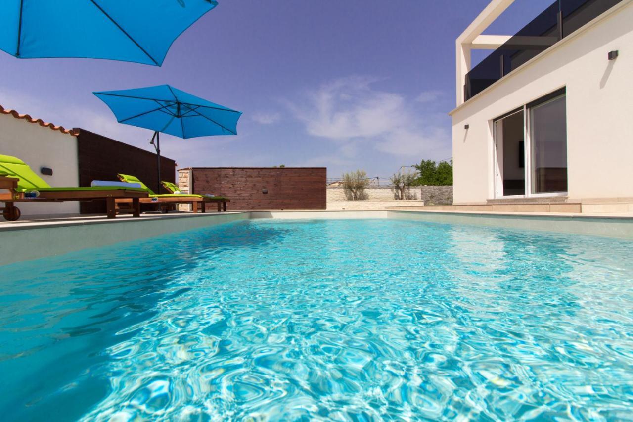 Modern Villa Nerina With Private Pool Near พูลา ภายนอก รูปภาพ